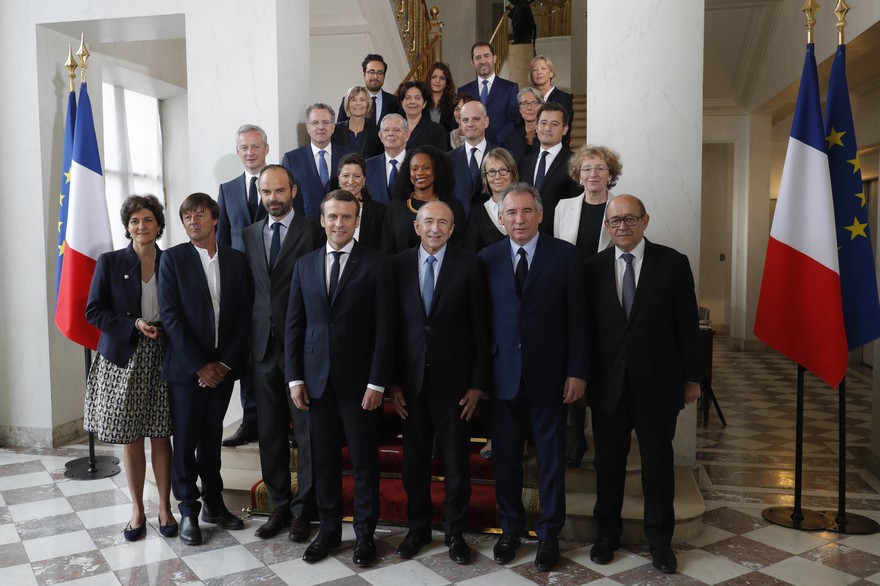 E. Macron élu : vers la mort des services publics et de l’ESR