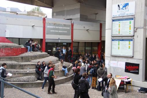 Victoire syndicale à Paris 1 : Solidaires étudiant-e-s garde son local !