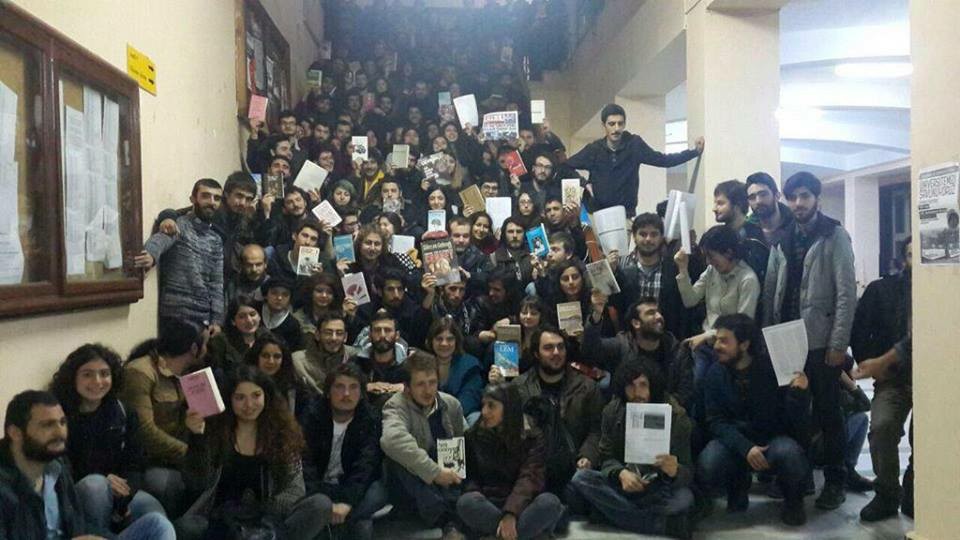 Cette nuit, occupation de l’université d’Istanbul par ses étudiant-e-s!